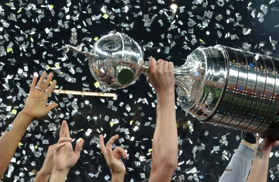 La tan deseada Copa Libertadores, pretendida por los seis equipos argentinos que clasificaron a los octavos de final.