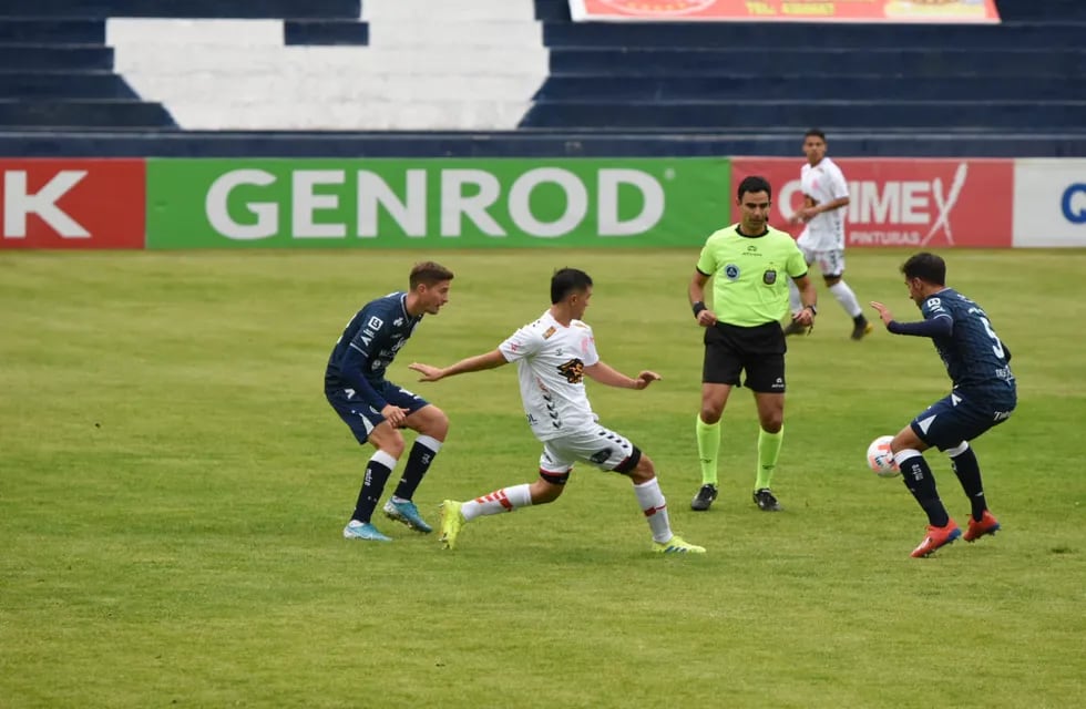 Indepediente Rivadavia iguala 0-0 con Barracas Central. Foto: Mariana Villa (Los Andes).