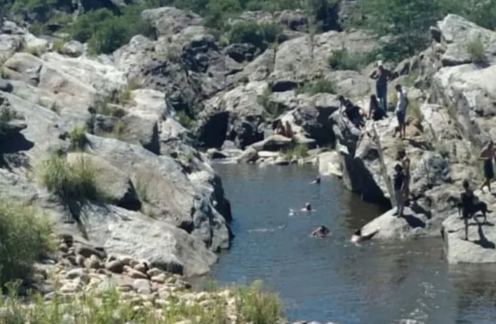 Un hombre de 58 años murió ahogado al intentar salvar a su hijo en el río Siete Cajones. Gentileza: Clarín.