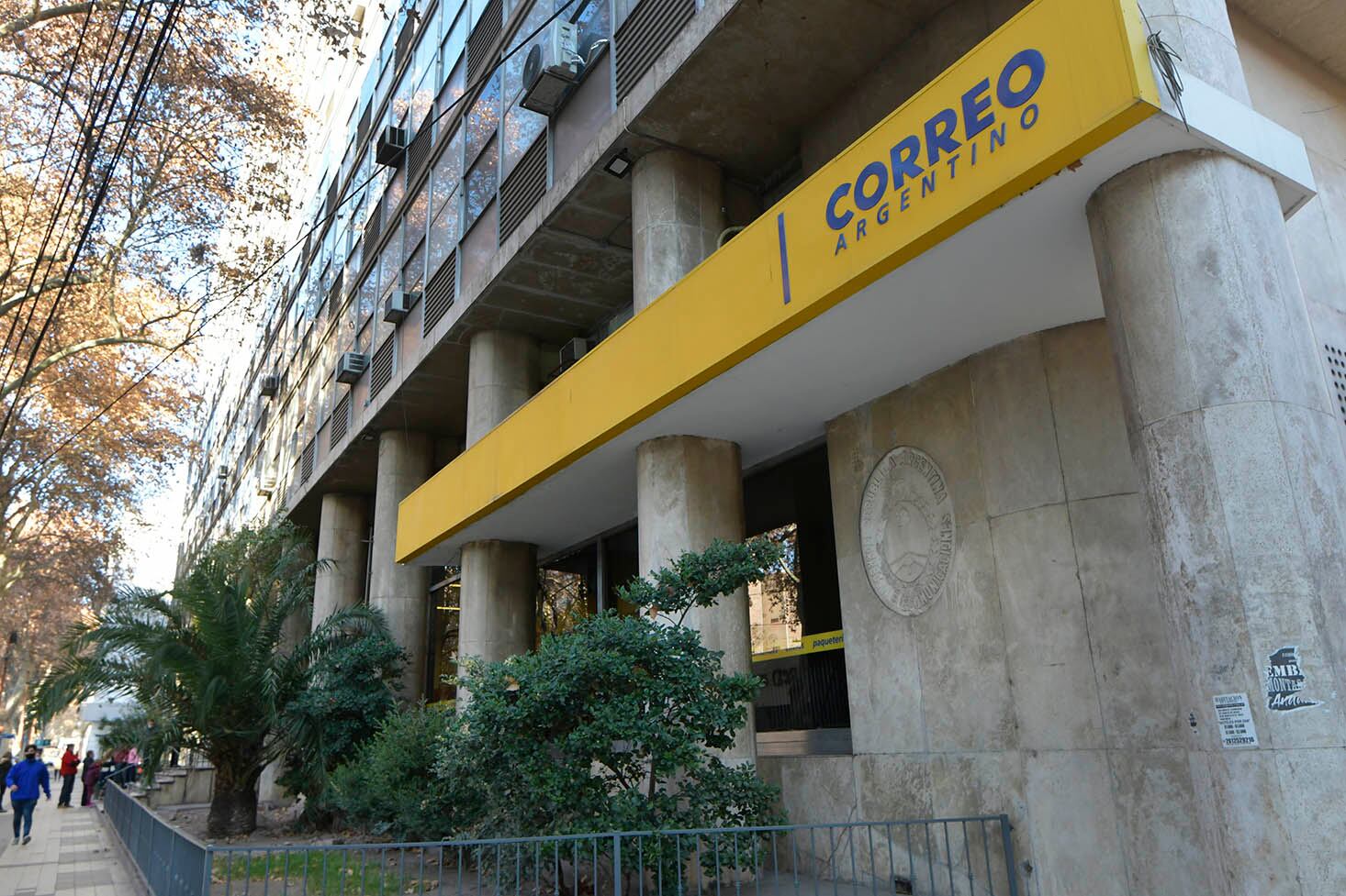 La sede central del Correo Argentina en Mendoza. Foto : Orlando Pelichotti  / Los Andes