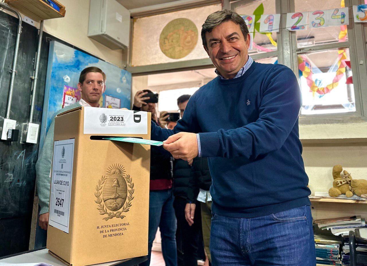 Omar De Marchi votó y con él ya lo hicieron todos los candidatos a Gobernador de Mendoza.