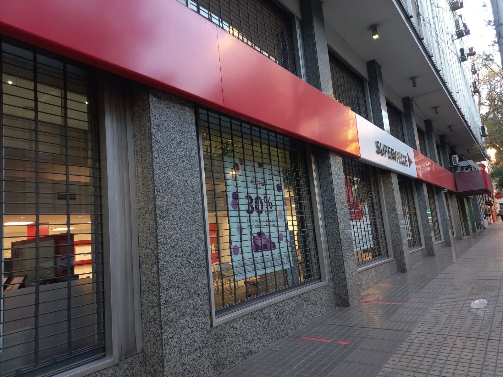 Bancos cerrados por el paro convocado por la CGT - Gentileza X @radiomitremza