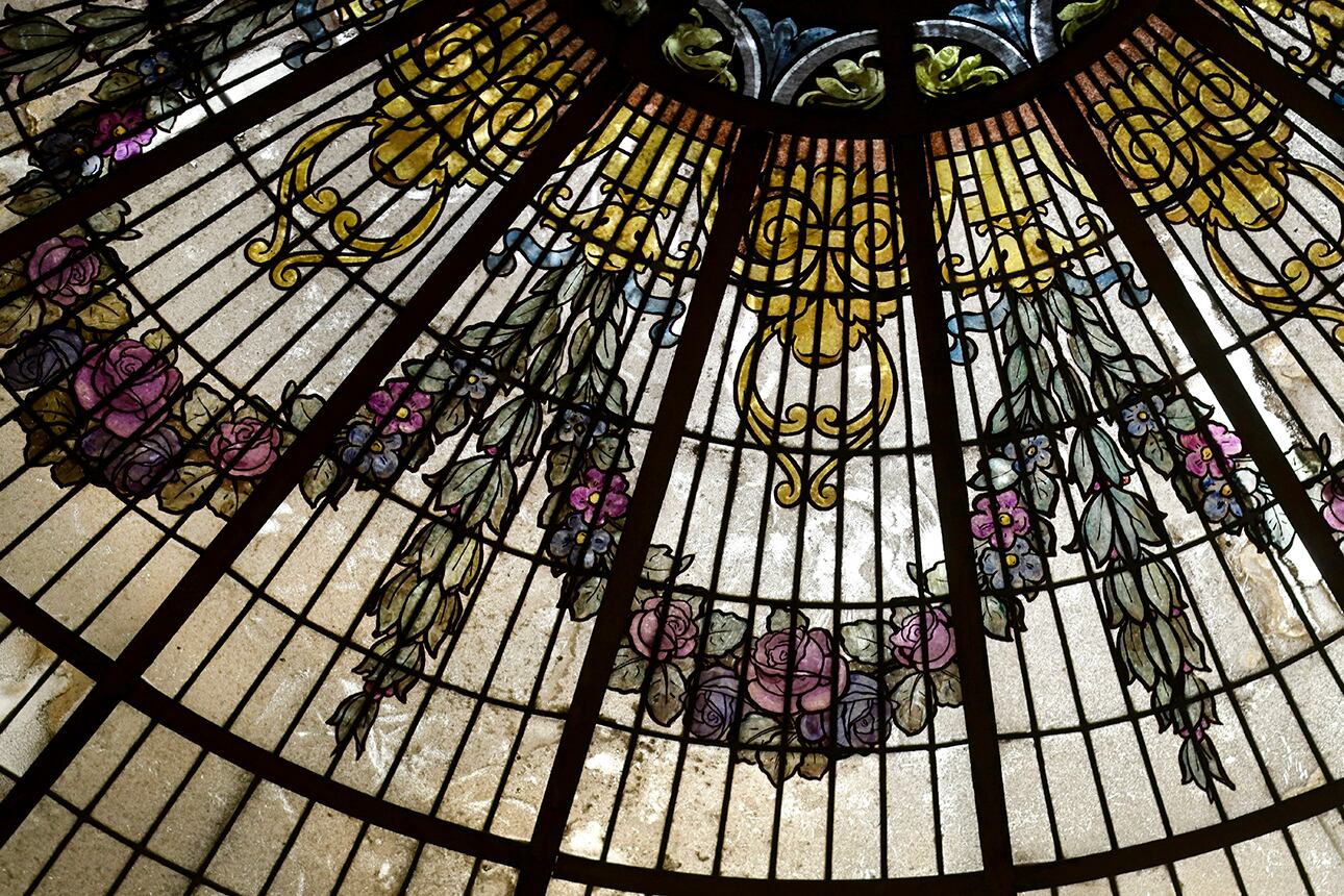 Restauran los vitrales estilo Art Nouveau más importantes de nuestra provincia. Foto: Orlando Pelichotti