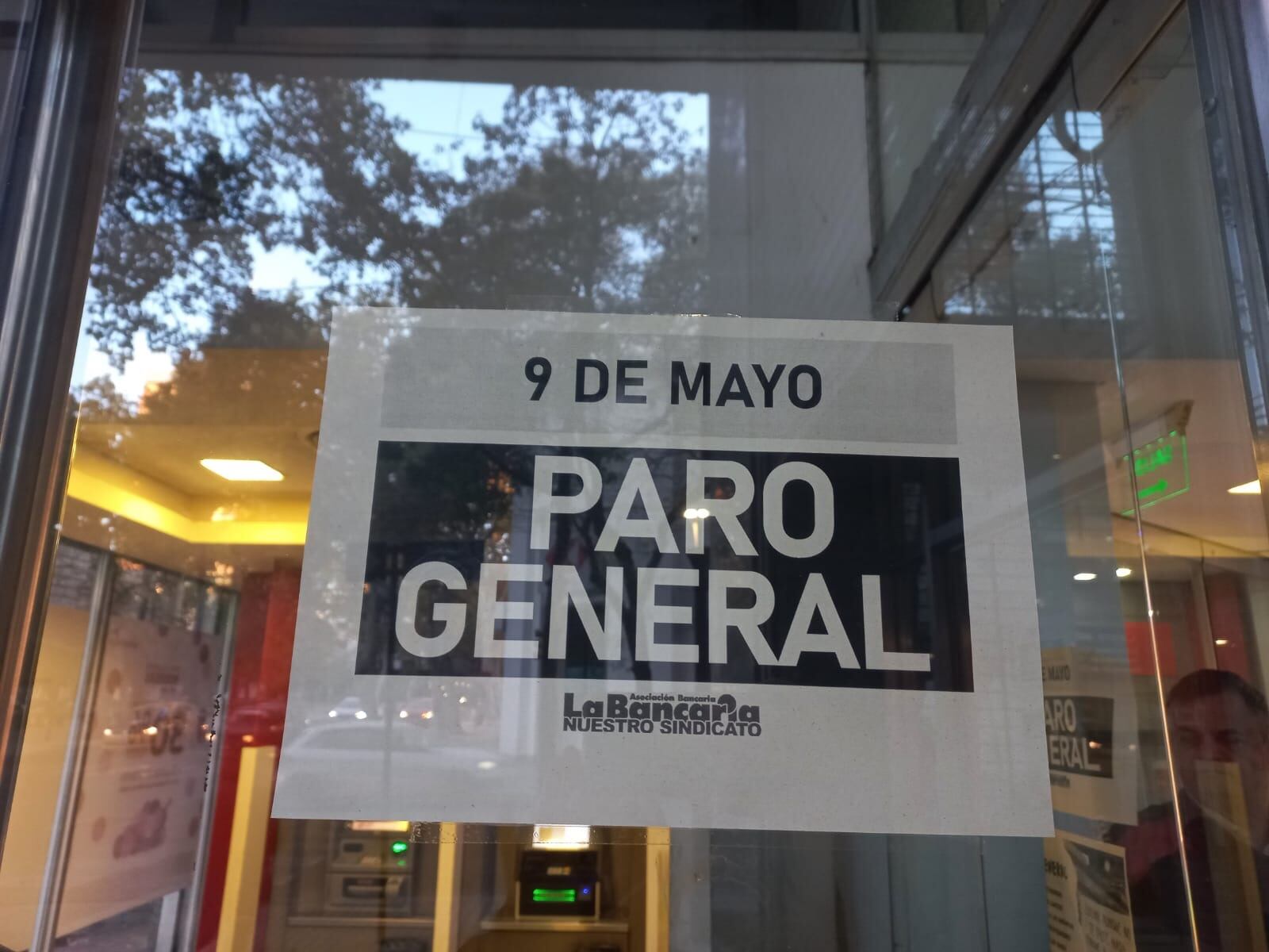Bancos cerrados en Mendoza por el paro convocado por la CGT - Gentileza X @radiomitremza