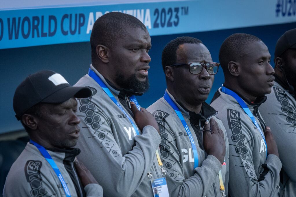 Mundial FIFA U-20 World Cup Argentina 2023 
Cuerpo técnico del Seleccionado Gambia en el Estadio Malvinas Argentinas.
Foto: Ignacio Blanco / Los Andes 