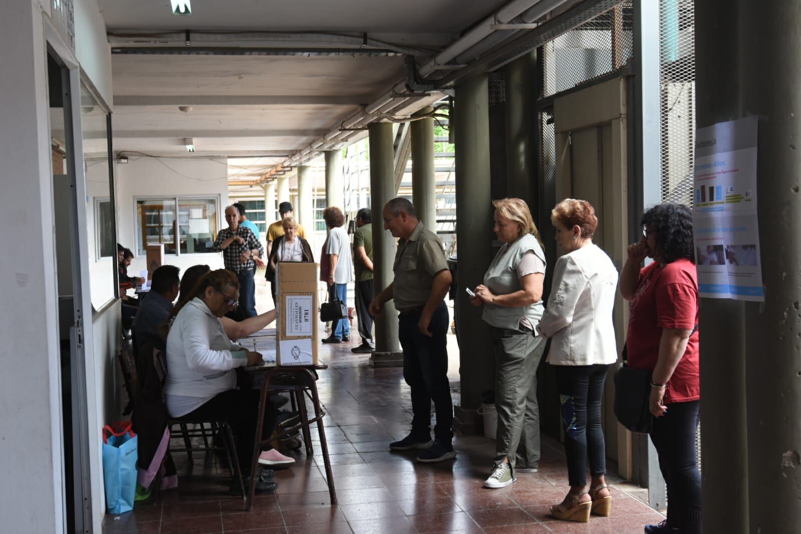 En vivo Elecciones 2023 Mendoza: pasado el mediodía ya votó casi 30% del padrón. Foto: Marcelo Rolland / Los Andes.
