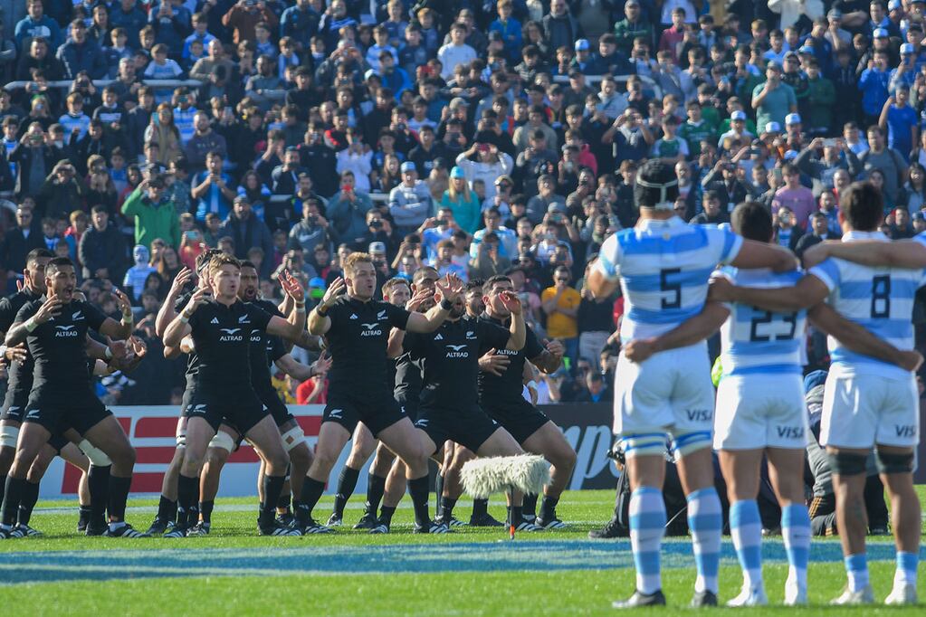 En julio los Pumas enfrentaron por el Rugby Championship a los All Blacks de Nueva Zelanda en el estadio Malvinas Argentinas. Foto: Marcelo Rolland / Los Andes