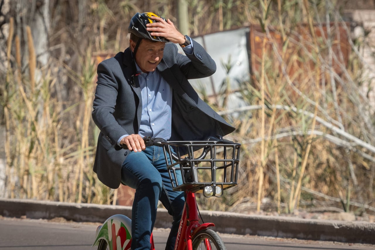 El Gobierno provincial reglamentó este miércoles el Sistema de Bicicletas Compartidas, conocido como BiciTran, que funcionará como un servicio anexo al plan de movilidad del Área Metropolitana de Mendoza

Foto: Ignacio Blanco / Los Andes 


