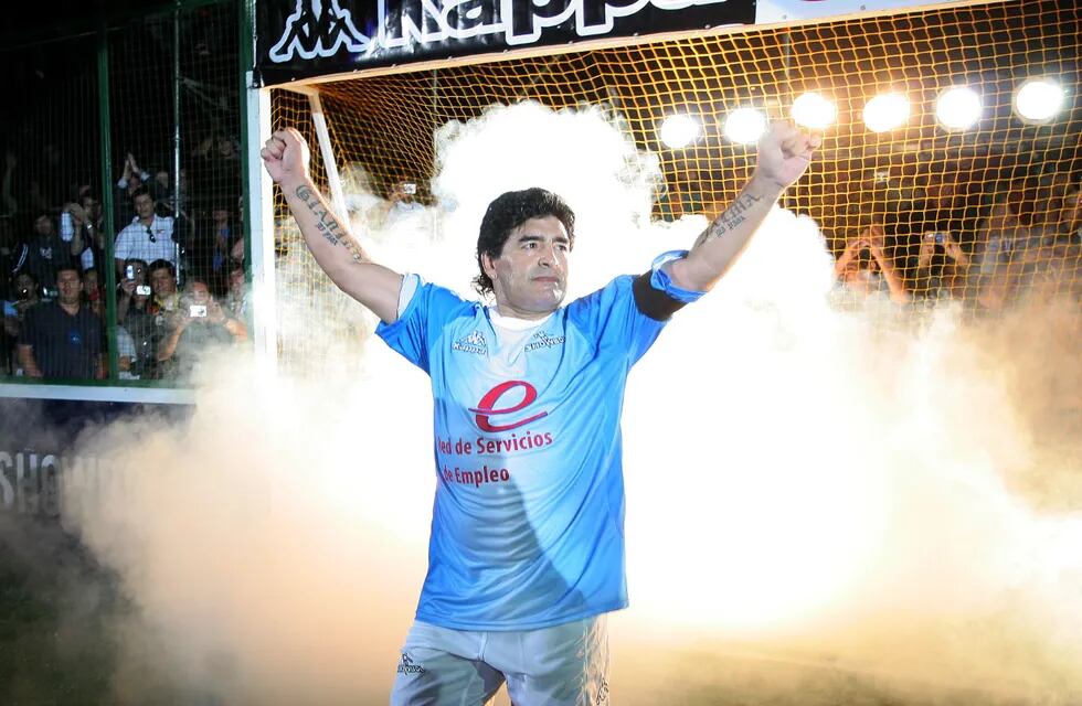 Inolvidable. Maradona en Mendoza en el marco del showbol. / Claudio Gutiérrez