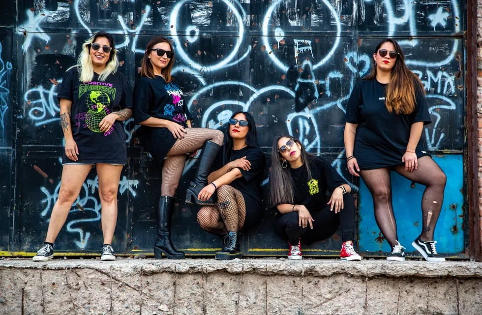 Las Chicas hacen Rock!: Romi García, Cintia Ortega, Gabi Bilcher, Maru Talquenca y Flora Rosas.