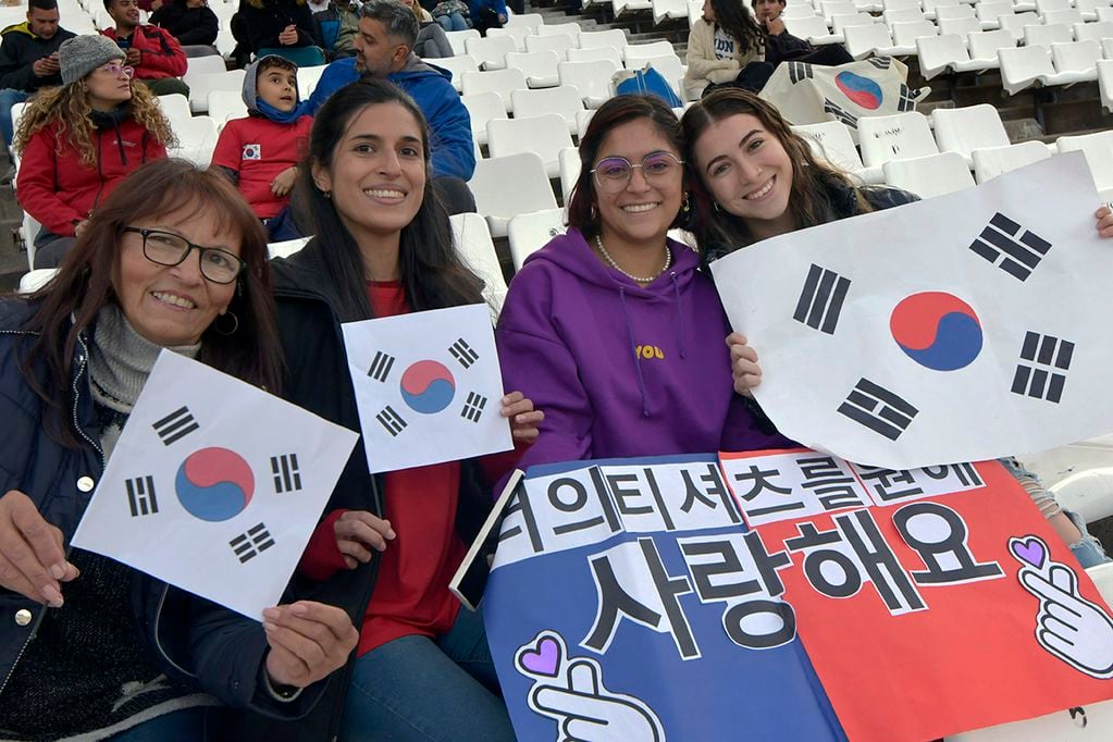 Corea del Sur tuvo su aliento en las tribunas del Malvinas. / Foto: Orlando Pelichotti