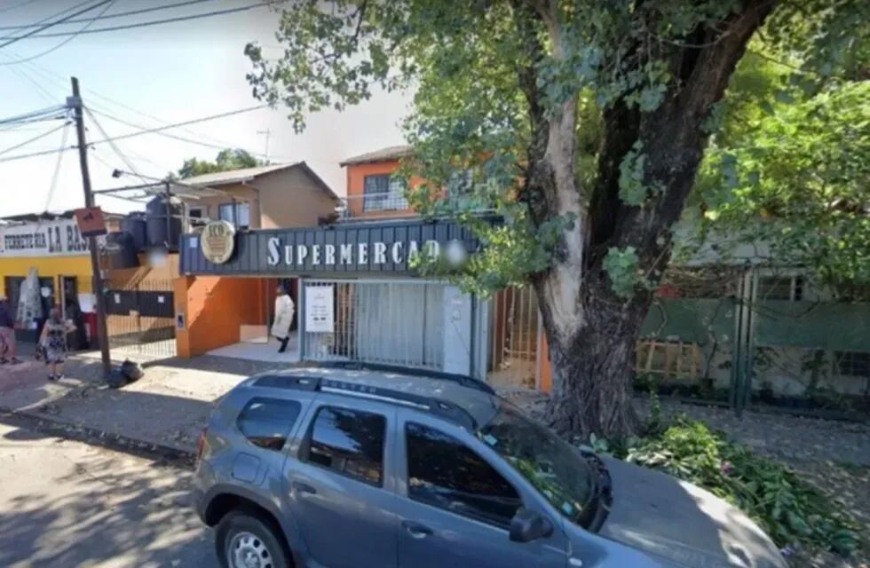 El supermercado de Castelar donde ocurrió el robo (Google Street View)