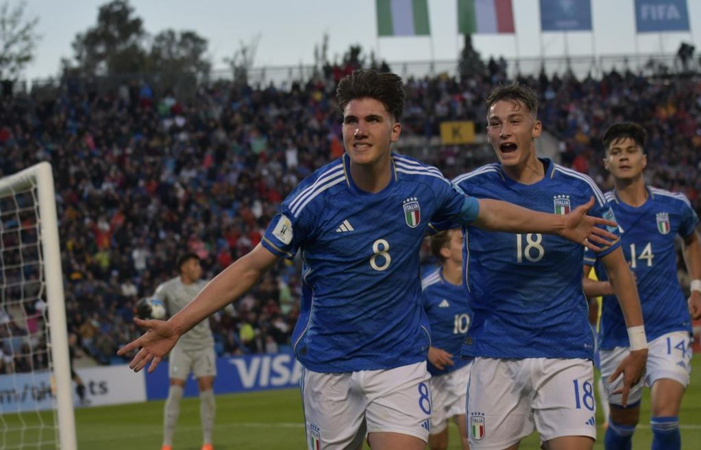 El plato fuerte de la primera jornada del Mundial SUB 20 en Mendoza fue Italia vs. Brasil. Partidazo. / Orlando Pelichotti (Los Andes).