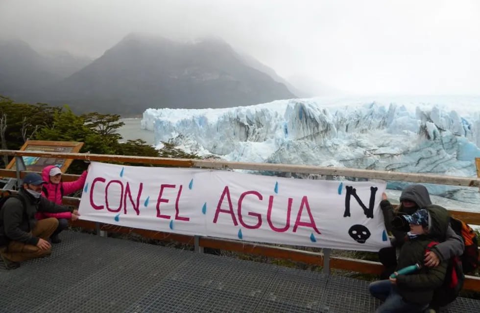 El reclamo por la derogación de la 9.209 llegó al glaciar Perito Moreno