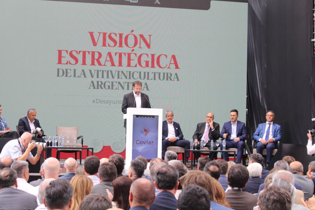 Mario González, presidente de Coviar durante el discurso del eventos. Foto: Marcelo Rolland.