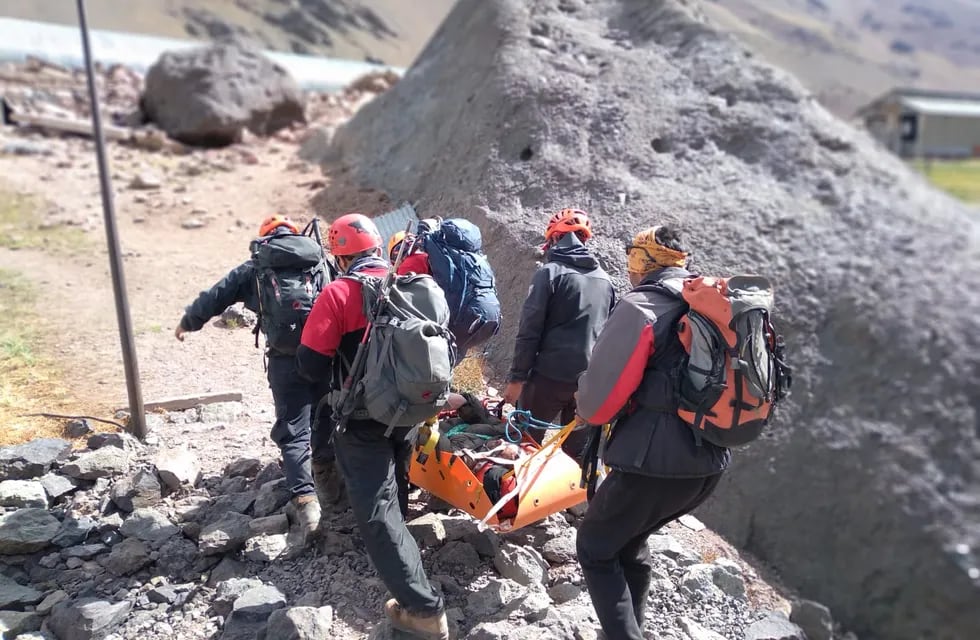 Rescate de un andinista en Mirador del Torassa, Potrerillos, Luján (Prensa Ministerio de Seguridad)