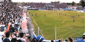 Tras una inspección por parte de la Municipalidad de Godoy Cruz, se habilitó el estadio Tombino pero con capacidad limitada. Mucho malestar.