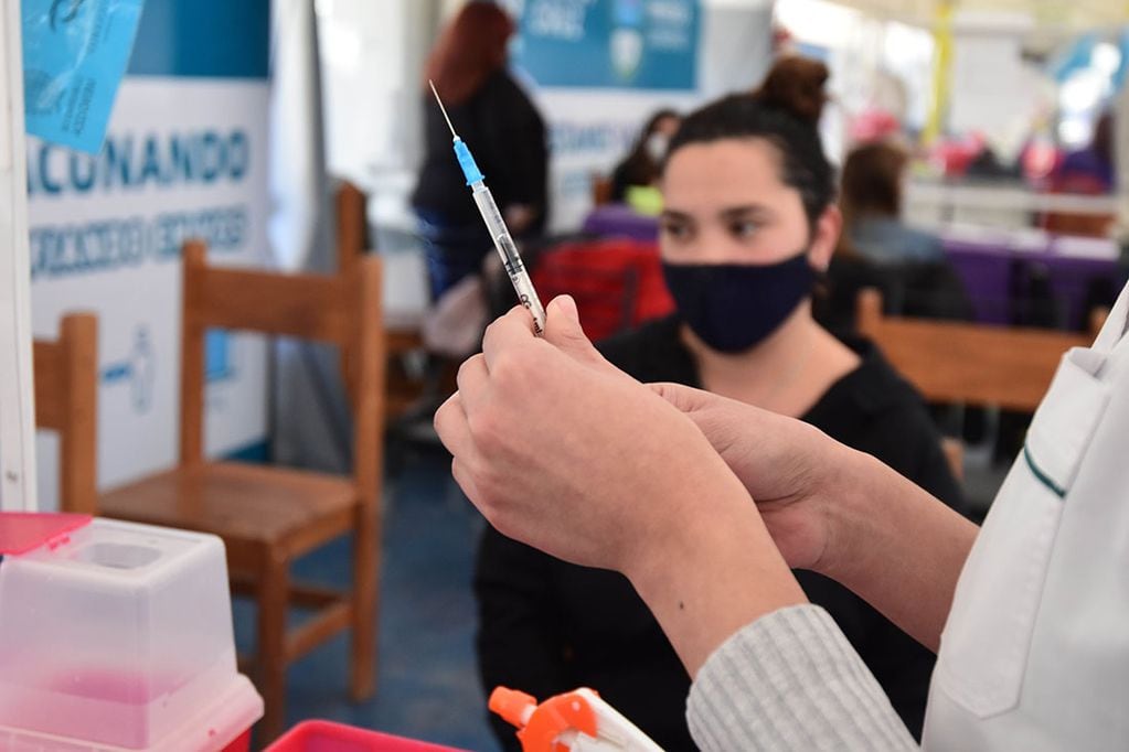 En Godoy Cruz la vacunación avanza en el centro del Parque Estación Benegas.