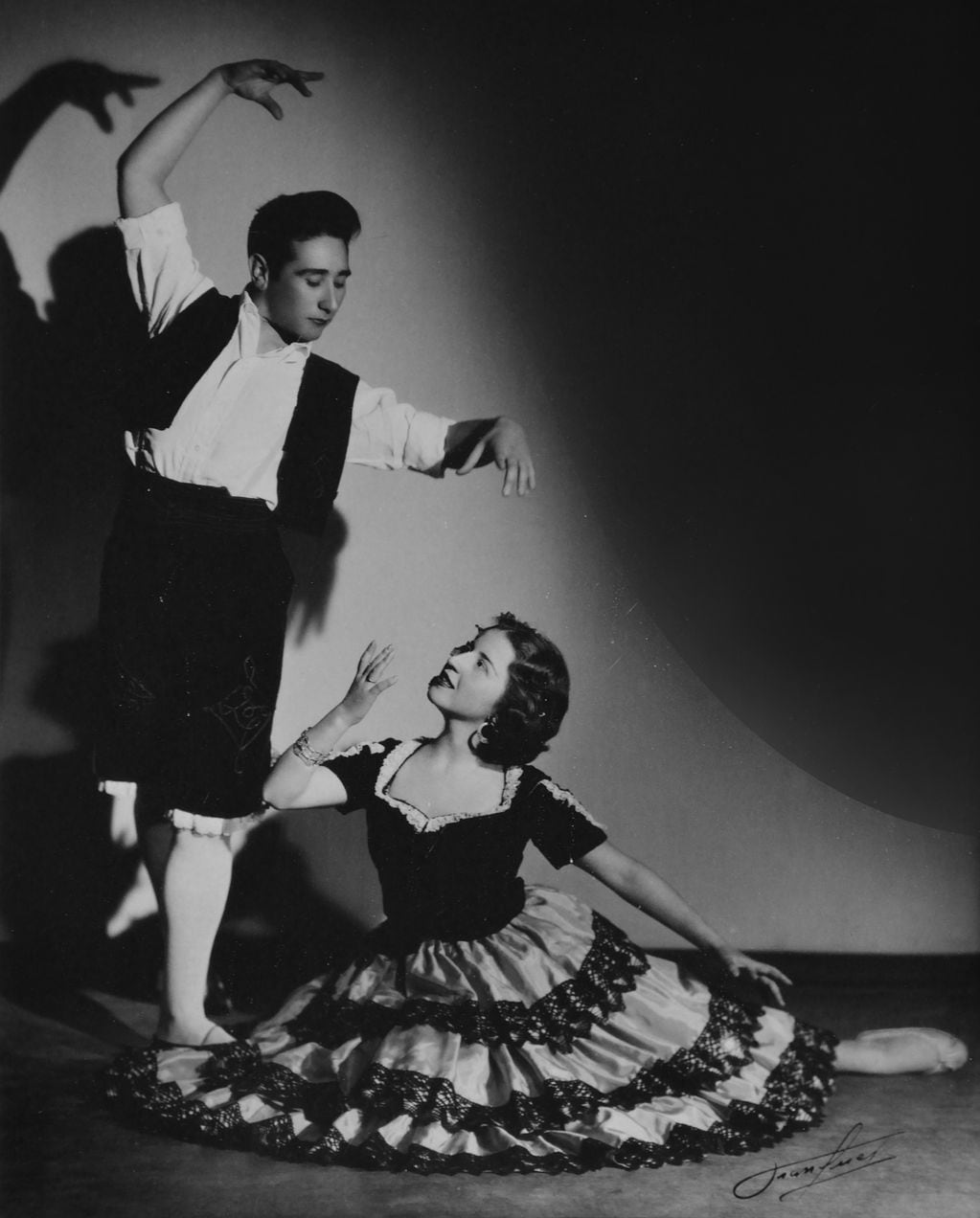Codalinda Salinas, como bailarina en sus primeros espectáculos.