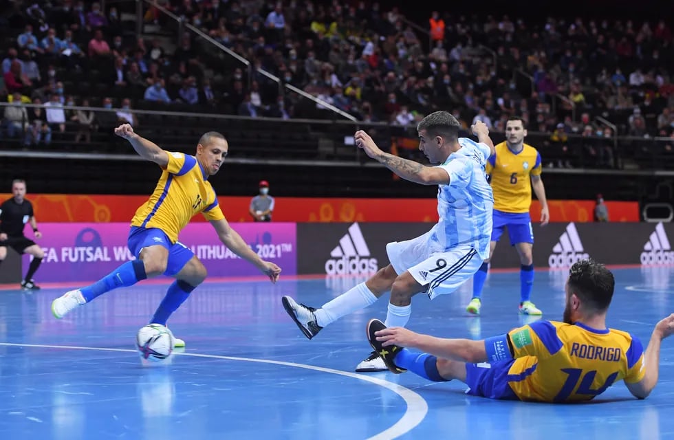 Mundial de Futsal: Argentina enfrenta a Brasil por un lugar en la final.