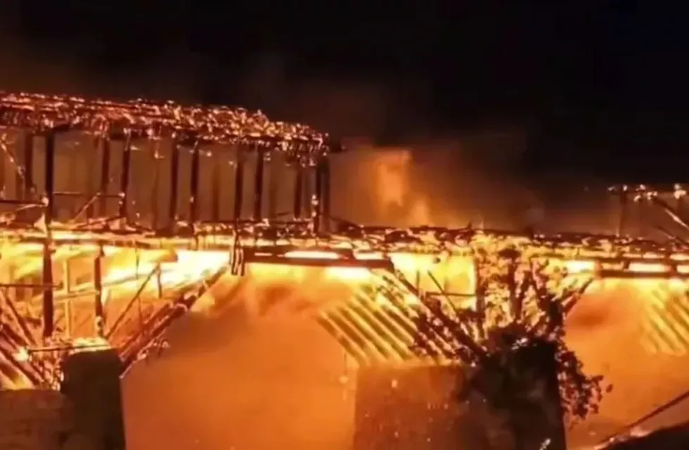 Incendio puente de madera en China