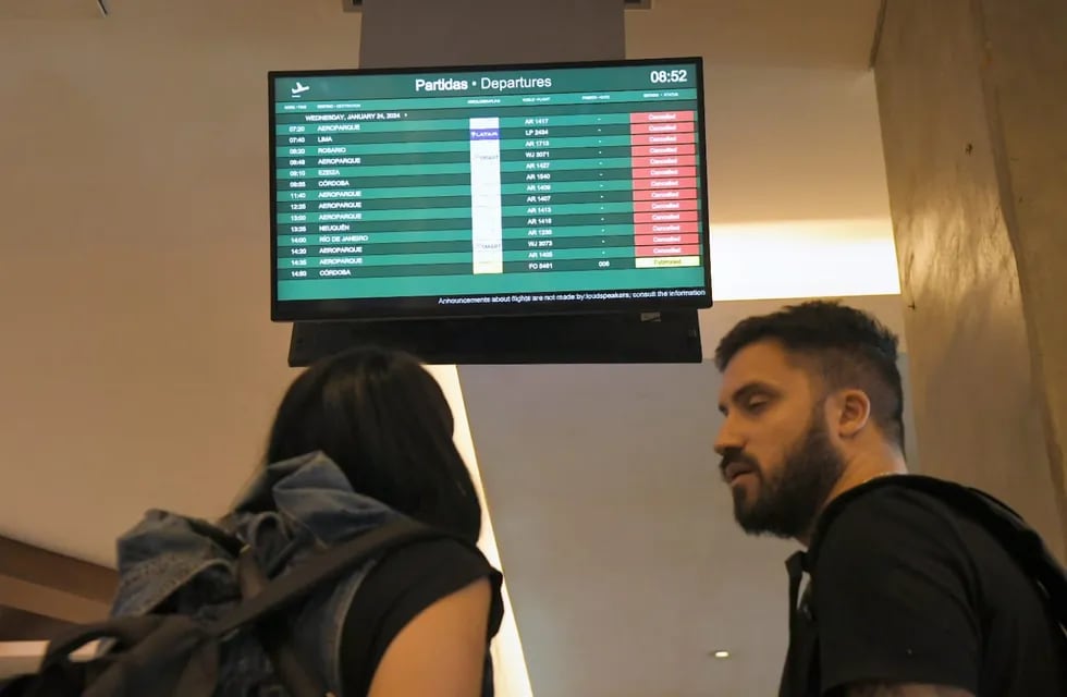 Vuelos cancelados en el aeropuerto de Mendoza por el paro general del 24 de enero. Foto: Ignacio Blanco / Los Andes