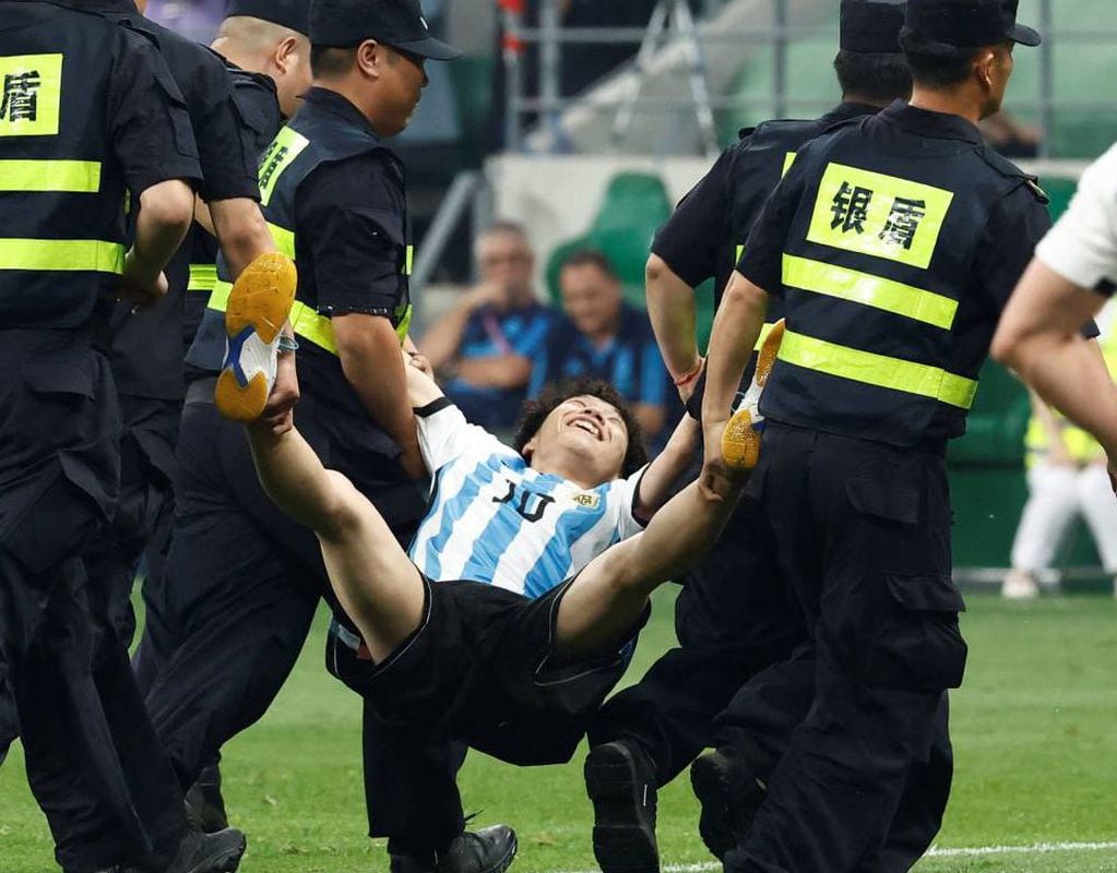 Un fanático chino salió contento tras conocer a Messi