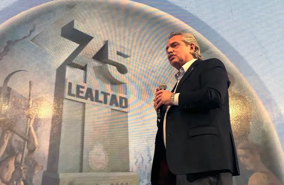 Alberto Fernández brindó su primer discurso, como presidente peronista, en el Día de la Lealtad.