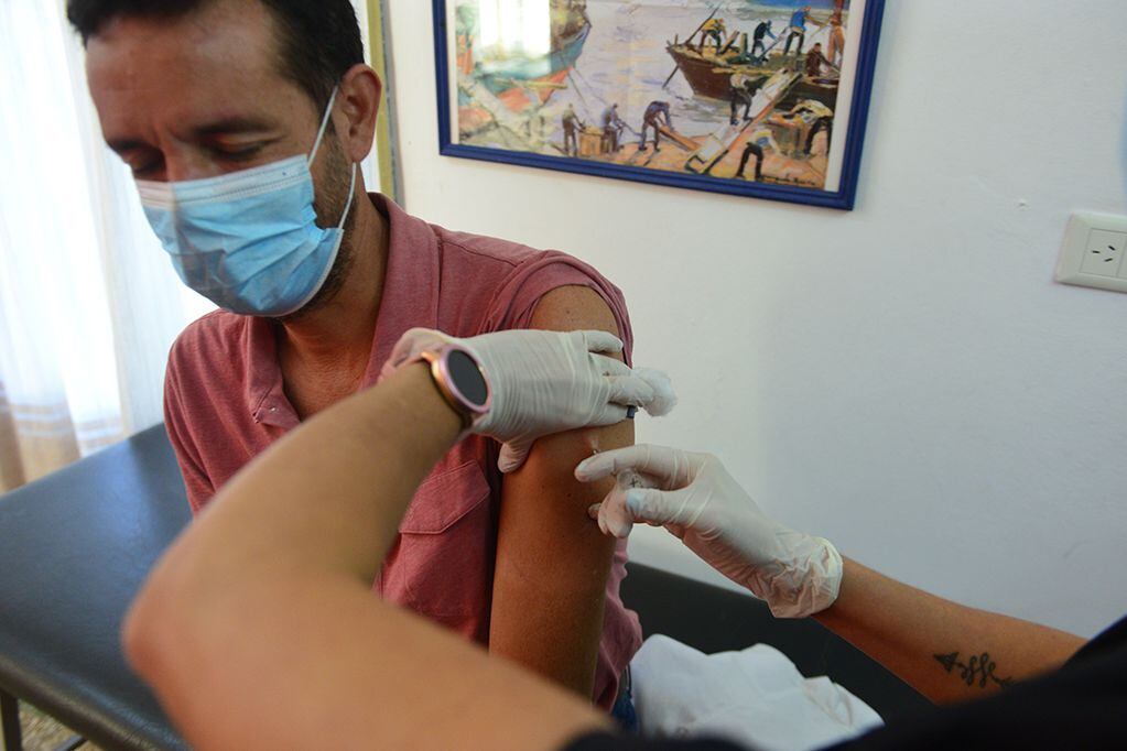 Inicio de la Campaña de Vacunación Antigripal para adultos mayores, embarazadas y puérperas en el Hospital Pediátrico de la ciudad de Córdoba. (La Voz / Nicolás Bravo)