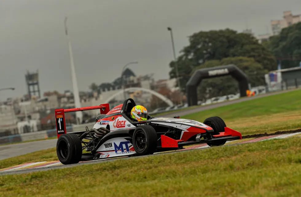 El piloto de Pinamar se impuso en la segunda prueba de la Fórmula Renault 2.0 en Buenos Aires.