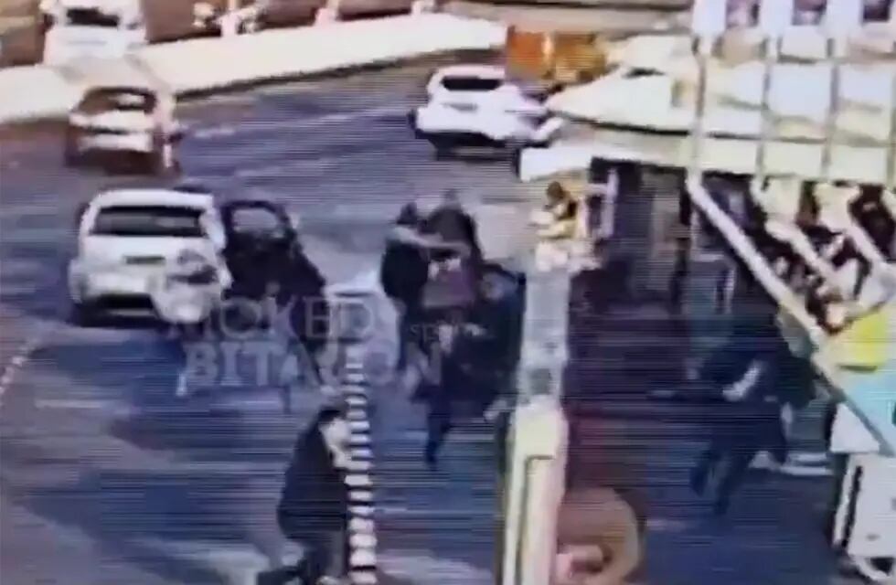 El ataque en una parada de colectivos de Jerusalén (Captura de video).