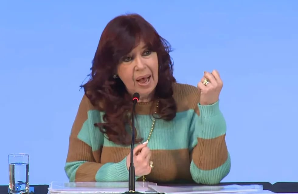 Cristina Fernández, durante un acto en El Calafate, donde habló, entre otros temas, del programa Pre Viaje. - (Captura de video).