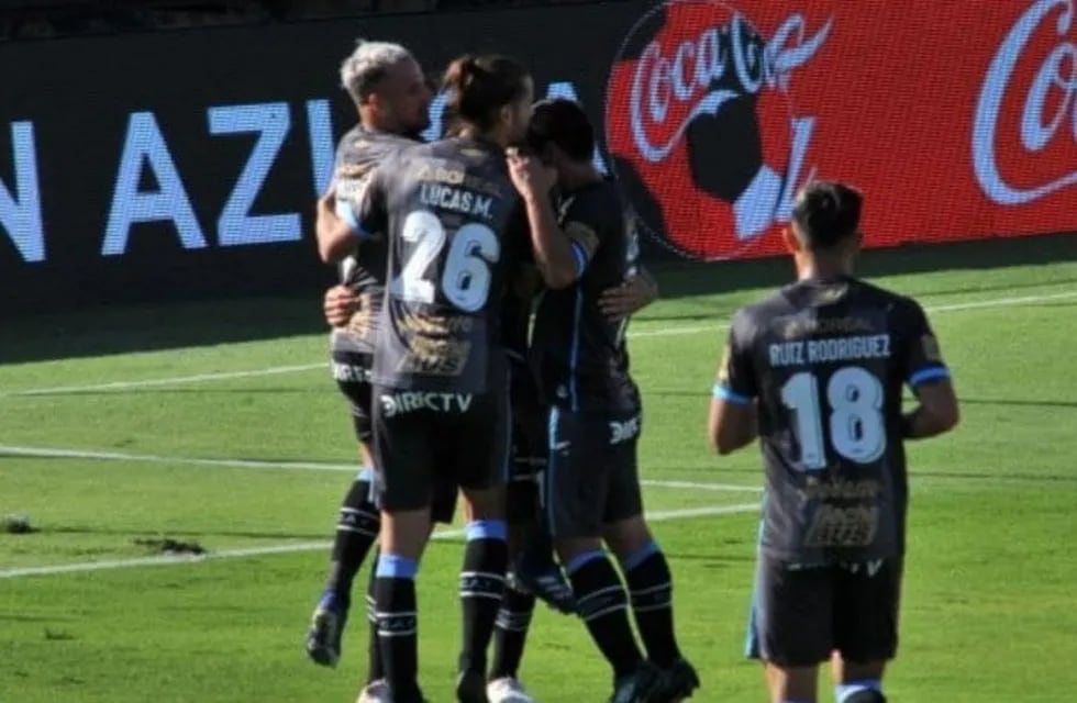Atlético Tucumán derrotó a Unión por 5-3 y fue el líder absoluto de su zona.
