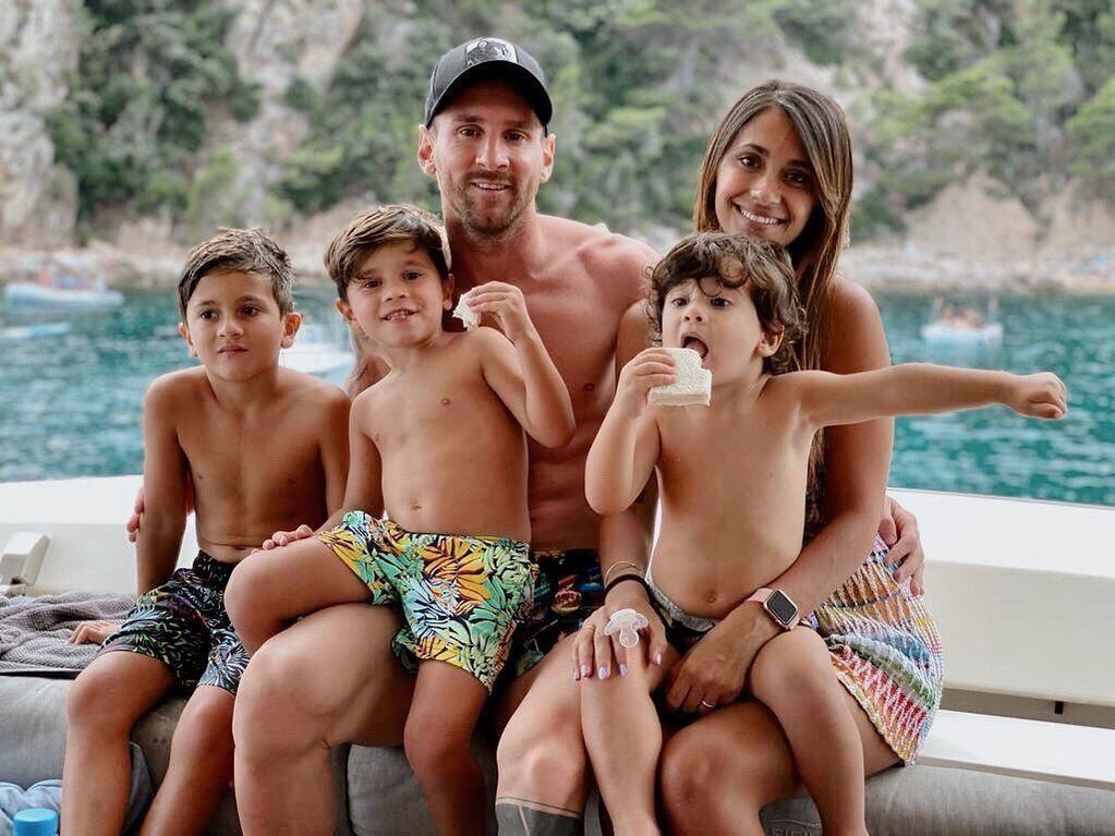 ¡En familia! Leo Messi, Anto Rocuzzo y sus hijos felices de vacaciones