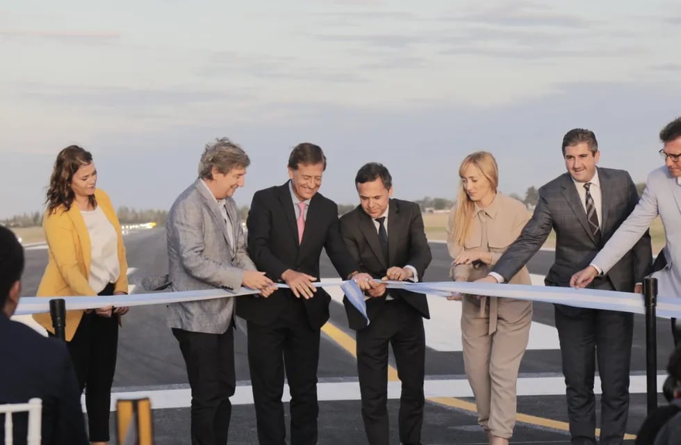 Suárez, Félix y Fernández Sagasti participaron de la inauguración Aeropuerto San Rafael.