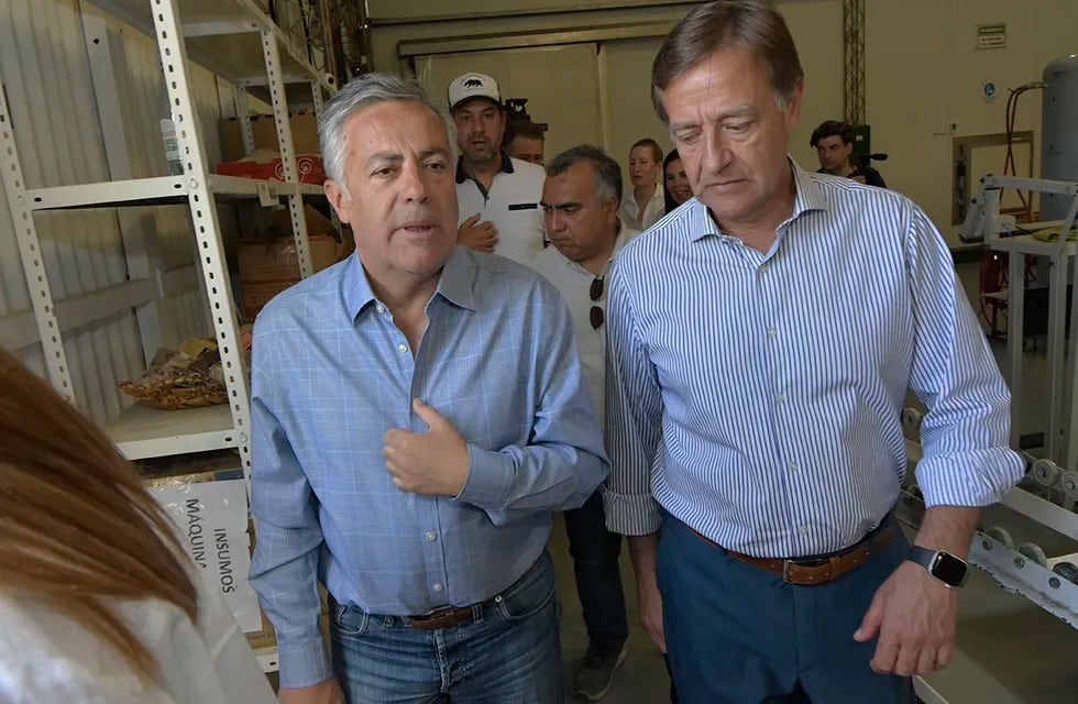 El gobernador Rodolfo Suárez y al ex gobernador Alfredo Cornejo, tienen una relación compleja con el peronismo.

Foto: Orlando Pelichotti
