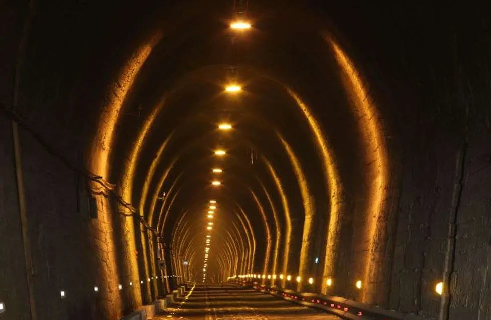 Alta Montaña: se llamó a licitación para adecuar el túnel Caracoles para el uso de autos