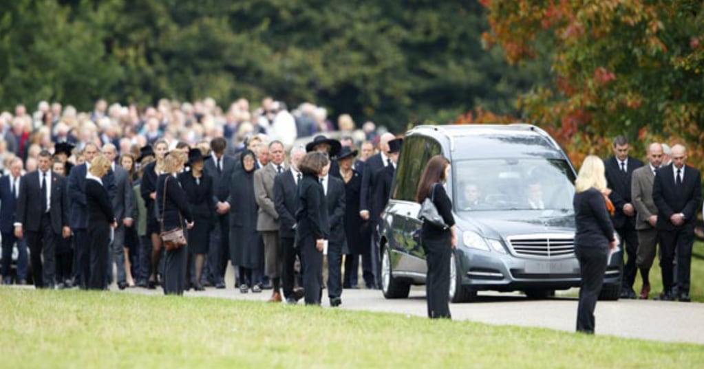Los funerales reales en Inglaterra son seguidos por grandes procesiones.