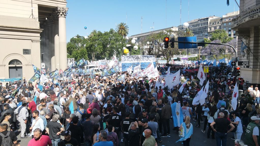 Dia del Militante en Plaza de Mayo a favor del gobierno. Foto: Clarín