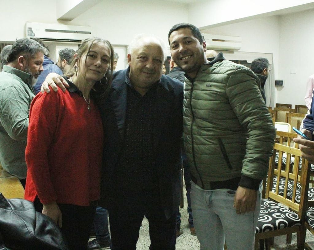Andres Landi (Vice 2°) junto a Omar Sperdutti (Presidente) y Ezequiel Gentil (Asambleísta de Luján)./Gentileza
