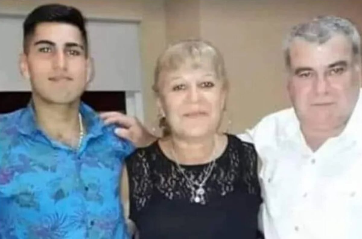 Agustín Leonel Chiminelli (24 años) junto a sus padres, Carlos Rubén Chiminelli (69) y Liliana Esther Sánchez (64).