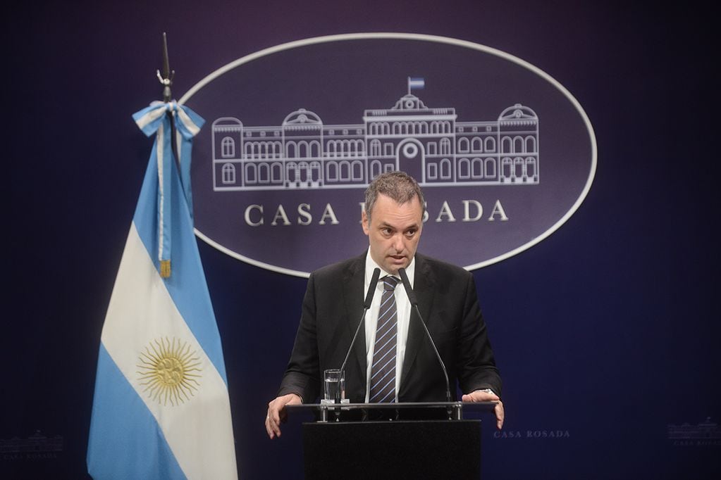 Conferencia de prensa del vocero presidencial Manuel Adorni. (Gentileza Clarín)