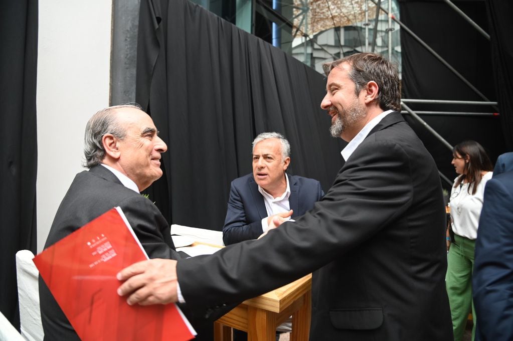 Mario González de COVIAR y el gobernador Cornejo recibieron a Guillermo Francos el Mendoza.