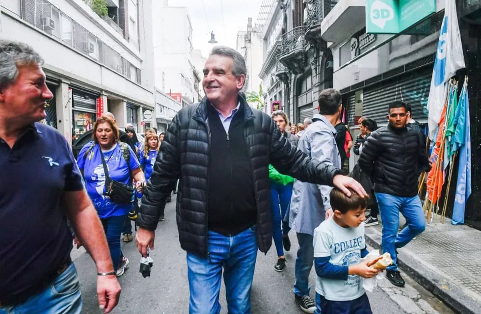 Agustín Rossi lanzó oficialmente su precandidatura presidencial por el Frente de Todos. Foto: Twitter