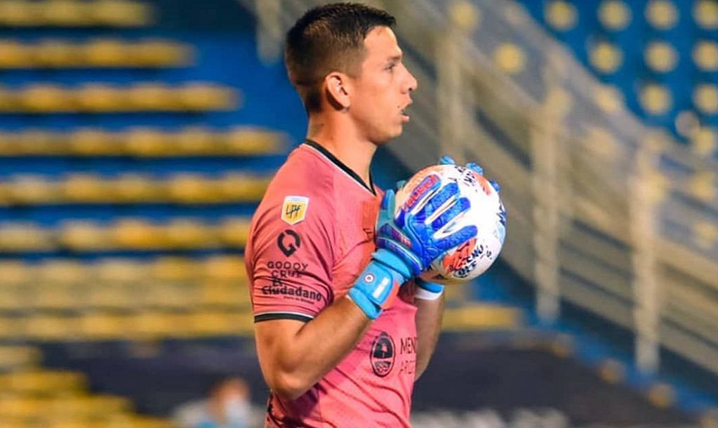Juan Espínola, otro ex Tomba que forma parte de la Selección de Paraguay. / Club Godoy Cruz