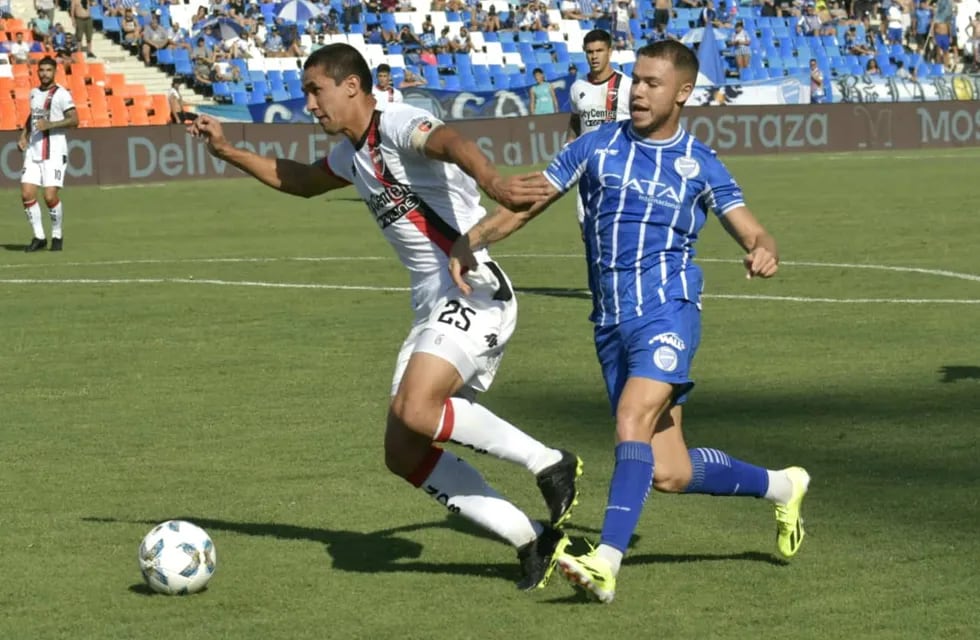 Godoy Cruz enfrenta a Newell's por la fecha 10 de la Copa de la Liga / Orlando Pelichotti.