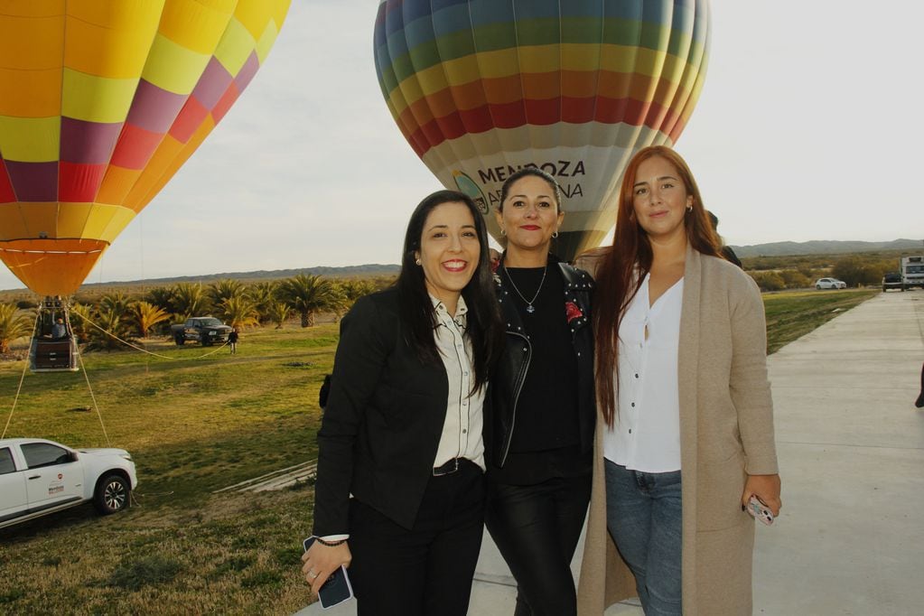 Vanina Pringles, Lorena Pennisi y Carla Oro de Ágape Turismo. 
Fotos: Fernando Grosso