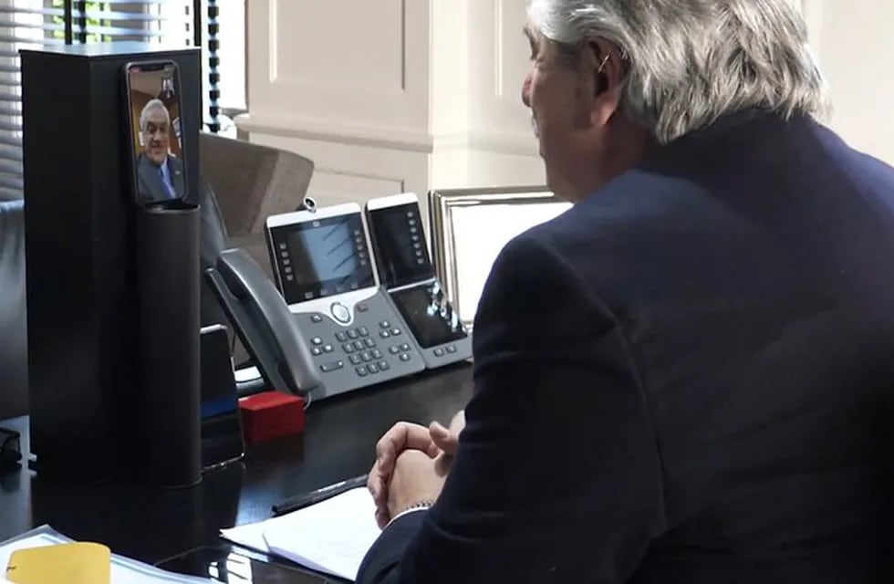 El presidente Alberto Fernández mantuvo una videollamada con Sebastián Piñera este sábado en la tarde.