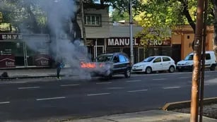 Una camioneta se prendió fuego en calle Colón