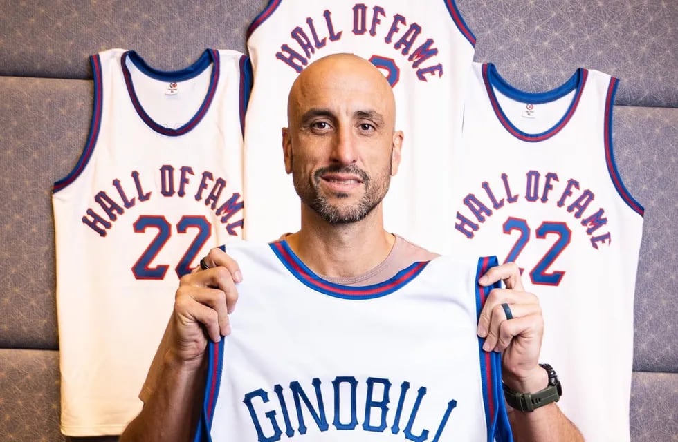 Ginobili será inducido en la mítica ceremonia que reconoce a los mejores de la historia del básquet y ya recibió su camiseta con el año de la clase en la espalda. (Gentileza @Hoophall).
